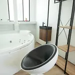 8 Pers, Jacuzzi & Sauna Vila *