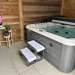 8 Pers, Jacuzzi & Sauna Vila