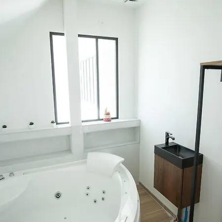 8 Pers, Jacuzzi & Sauna *