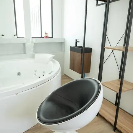 8 Pers, Jacuzzi & Sauna فيلة *
