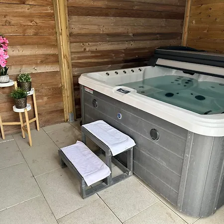 8 Pers, Jacuzzi & Sauna فيلة