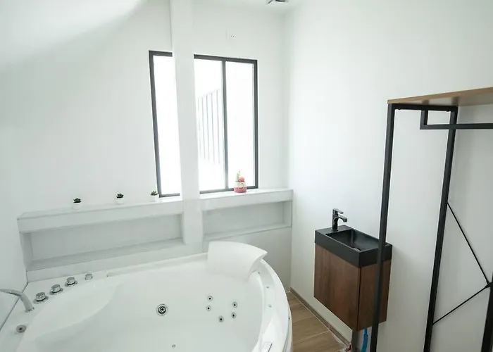 8 Pers, Jacuzzi & Sauna *